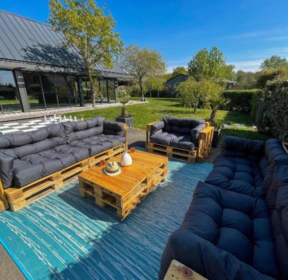 Отель Domaine Du Grenier