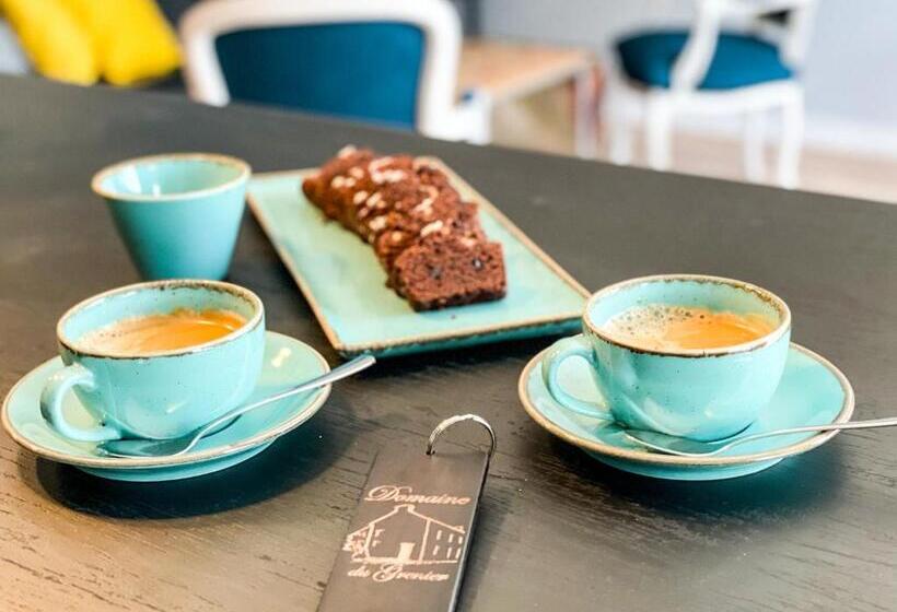 Отель Domaine Du Grenier