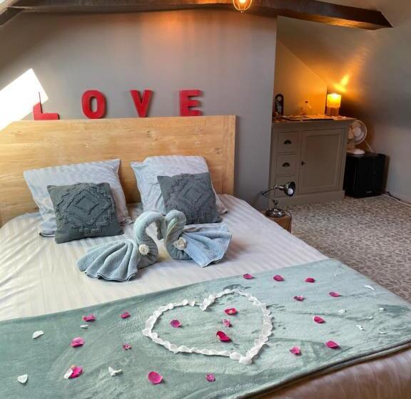 Отель Domaine Du Grenier