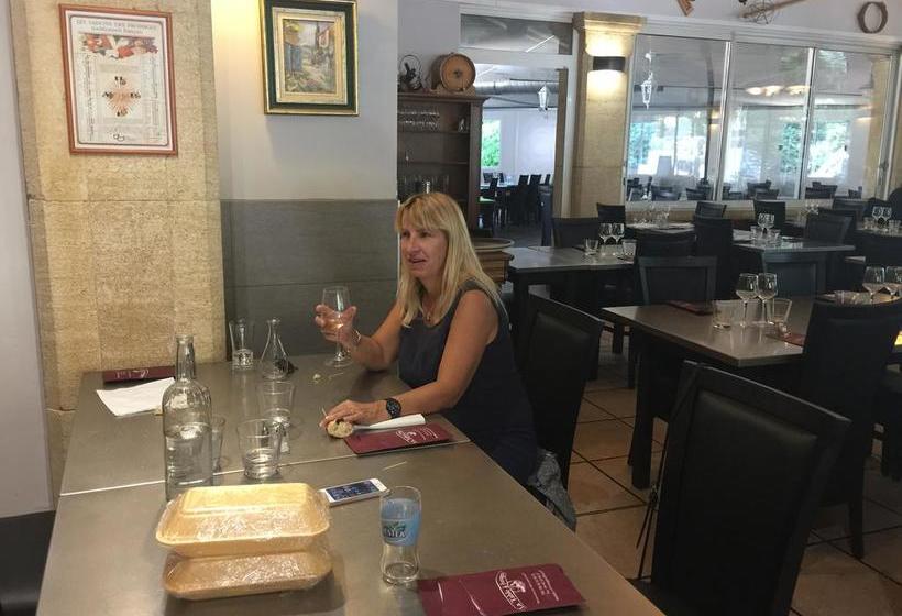 ホテル Brit  Du Moulin De La Pioline  La Table A Fromages