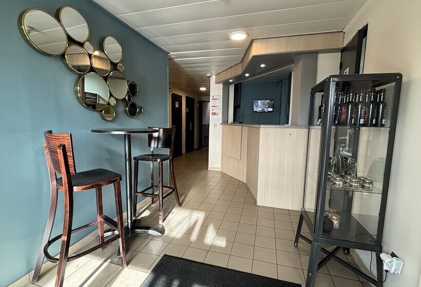 ホテル Face West Le Pontet