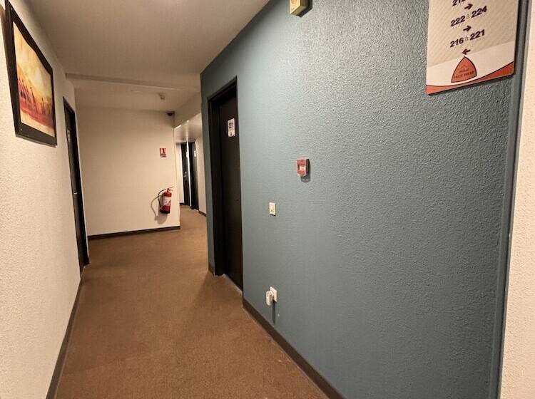 ホテル Face West Le Pontet