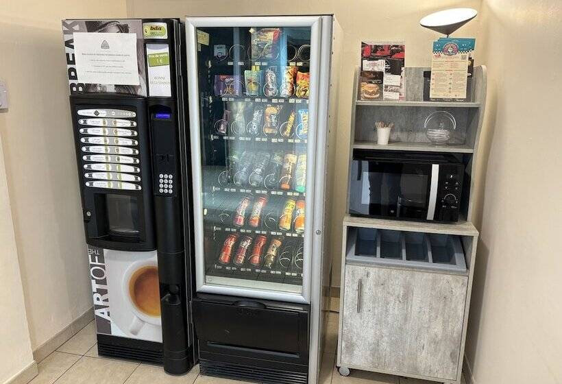 ホテル Face West Le Pontet