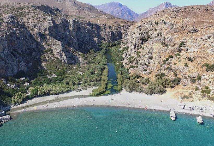 בית מלון כפרי Galini Beach