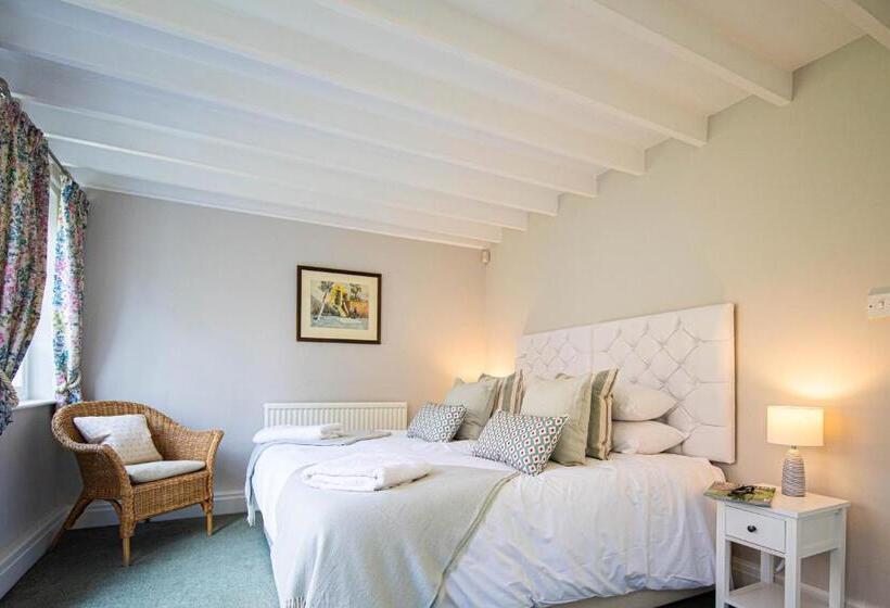 Отель Goldsborough Hall