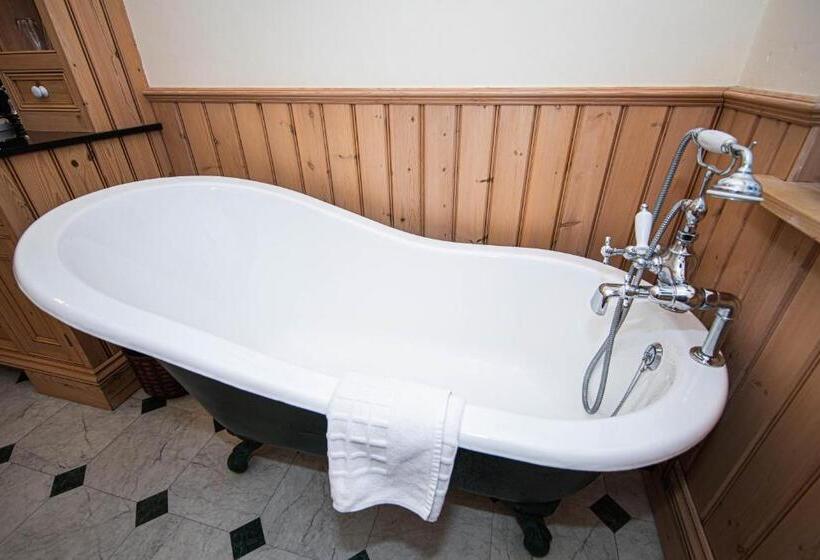 Отель Goldsborough Hall