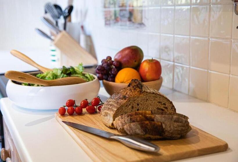 Отель Goldsborough Hall