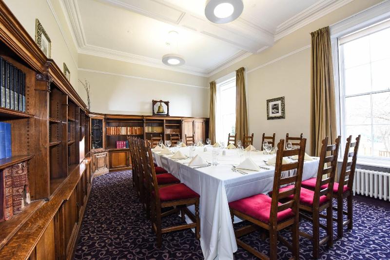 فندق Halifax Hall