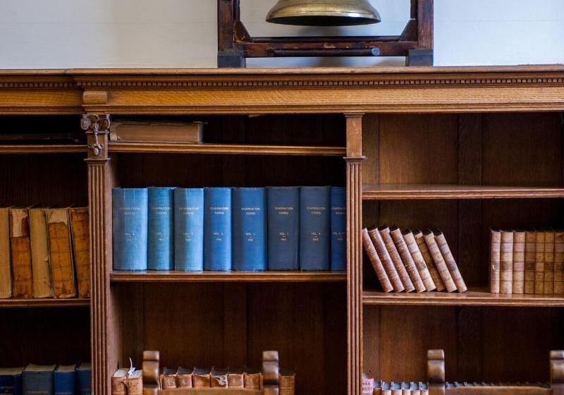 فندق Halifax Hall