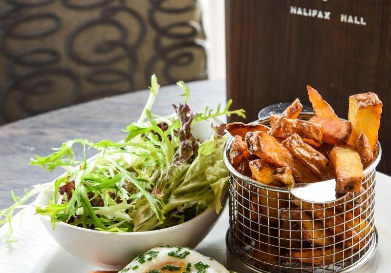 فندق Halifax Hall