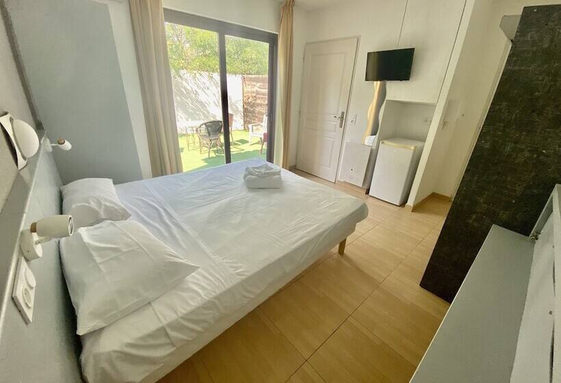 Отель Hôtel Acajou