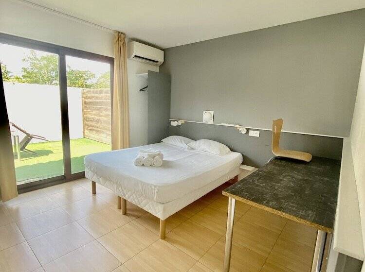 Отель Hôtel Acajou