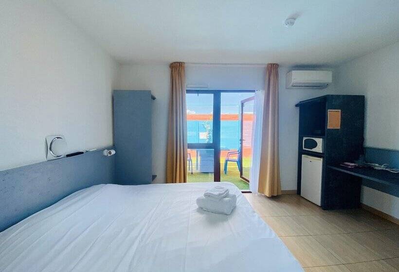 Отель Hôtel Acajou