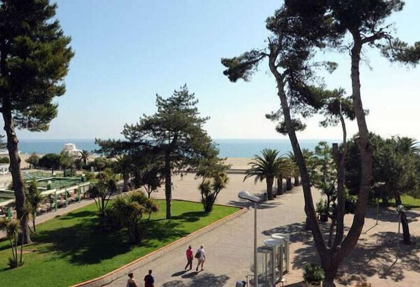 ホテル Hôtel Beau Rivage