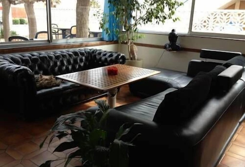 Отель Hôtel De La Mer