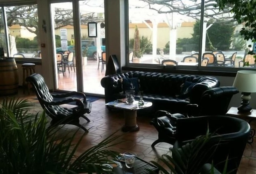 Отель Hôtel De La Mer