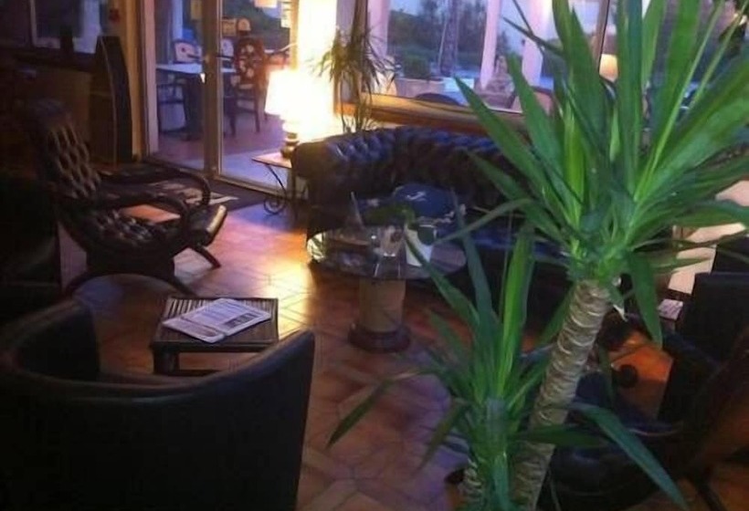 Отель Hôtel De La Mer