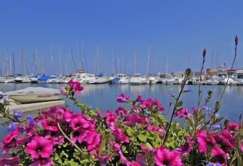 Отель Hôtel De La Mer