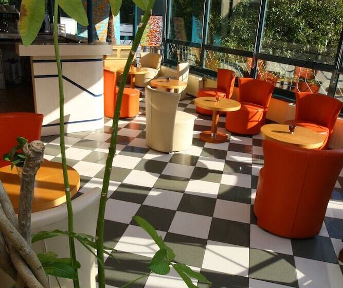 Отель Hôtel Domaine De Volkrange