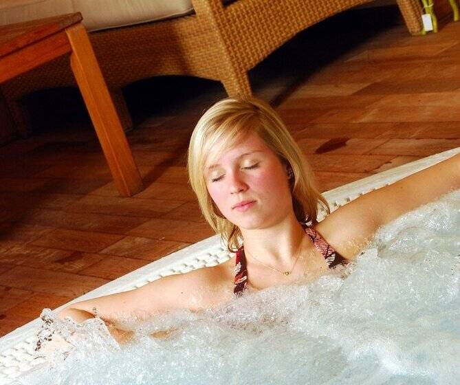 Отель Hôtel Macchi Restaurant & Spa