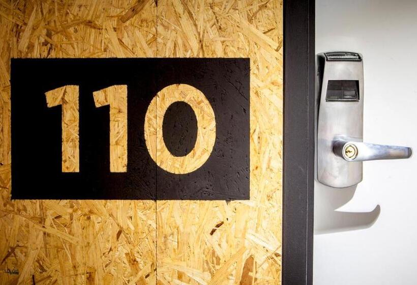 ホテル Hôtel Moustache Lille   Seclin