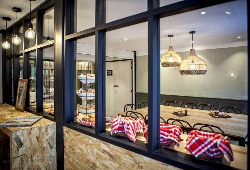 ホテル Hôtel Moustache Lille   Seclin