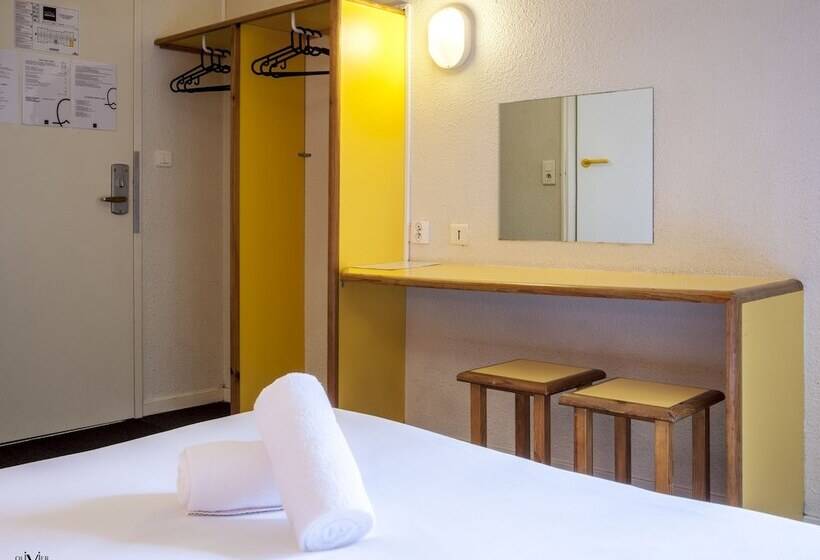 ホテル Hôtel Moustache Lille   Seclin