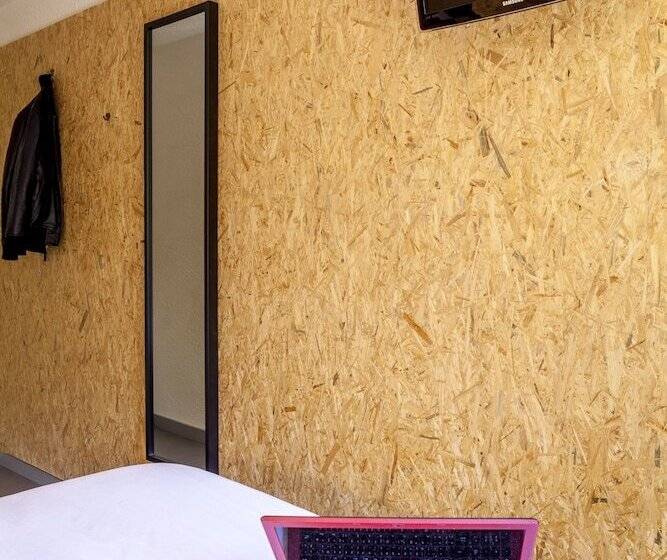 ホテル Hôtel Moustache Lille   Seclin