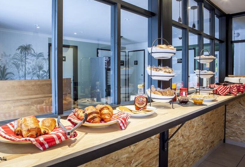 ホテル Hôtel Moustache Lille   Seclin