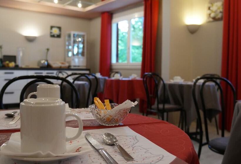 Отель Hôtel Robinson