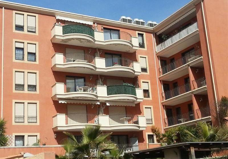 Отель Hôtel Résidence Les Vénitiennes