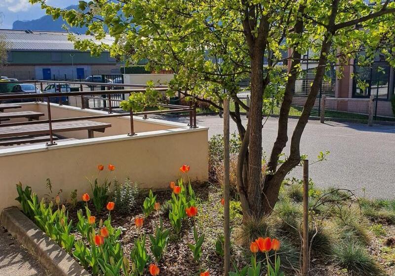 Отель Ibis Budget Grenoble Sud Seyssins