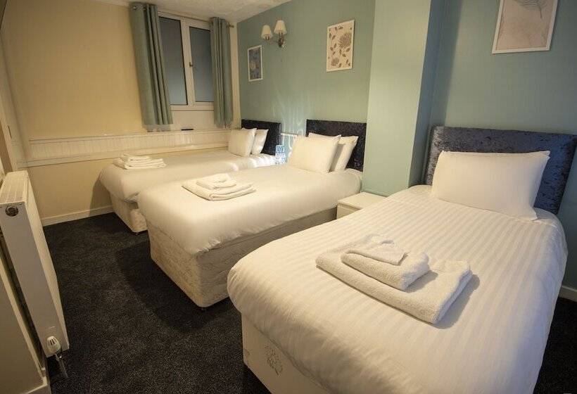 فندق Irvine Riverside Guesthouse By Paymán Club