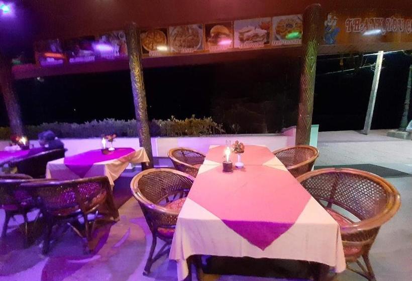 فندق Johny S Backpackers Home