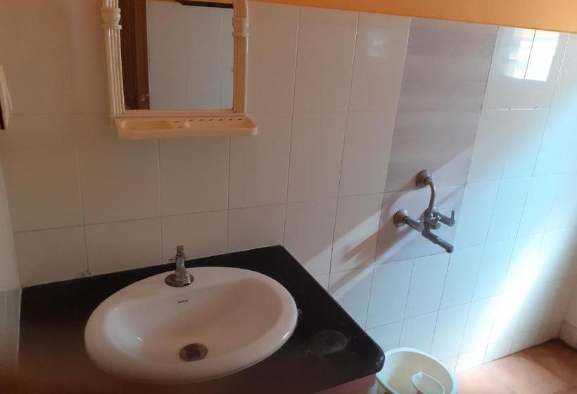 فندق Johny S Backpackers Home