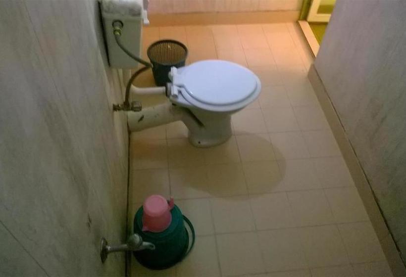 فندق Johny S Backpackers Home