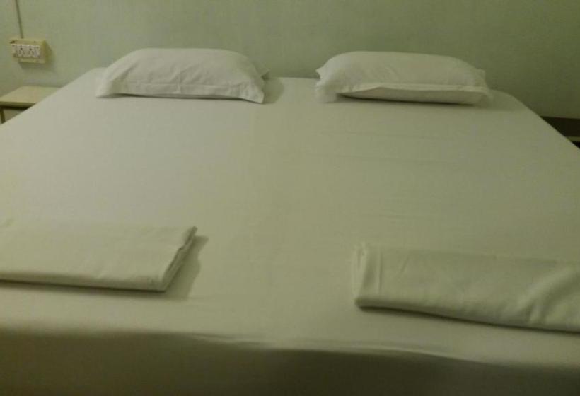 فندق Johny S Backpackers Home