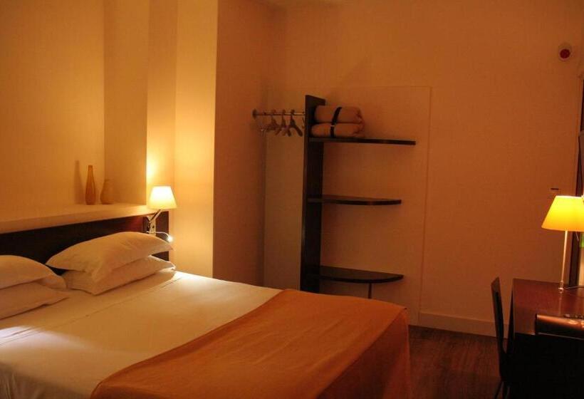 בית מלון כפרי La Beauze