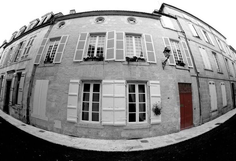 Отель La Porte Rouge  The Red Door Inn