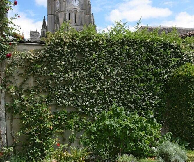 Отель La Porte Rouge  The Red Door Inn