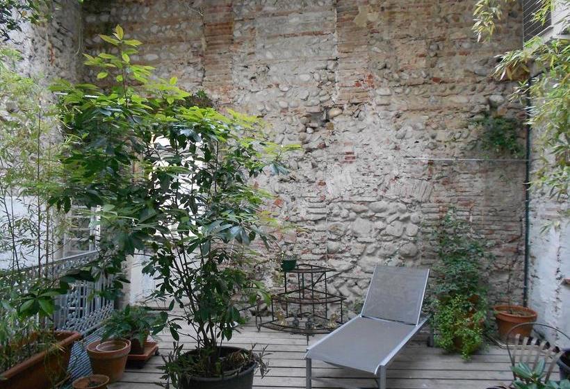 ホテル Le Crocodile Rouge