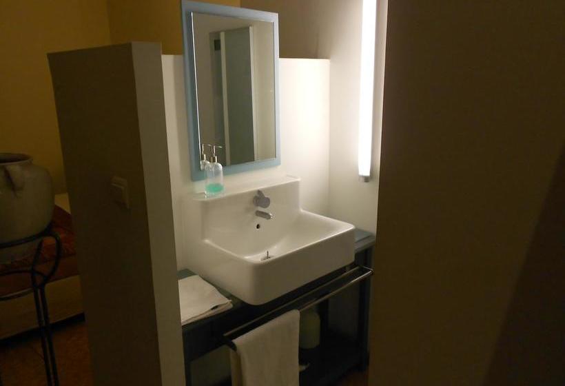 ホテル Le Crocodile Rouge