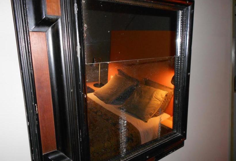 ホテル Le Crocodile Rouge