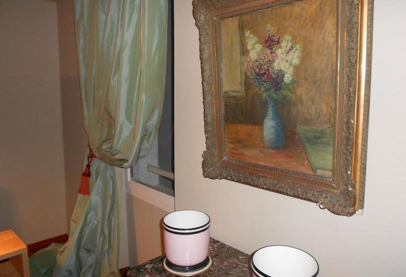 ホテル Le Crocodile Rouge