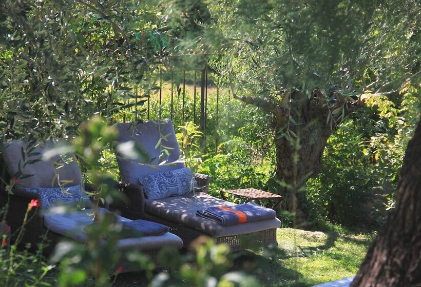 Отель Les Rosées