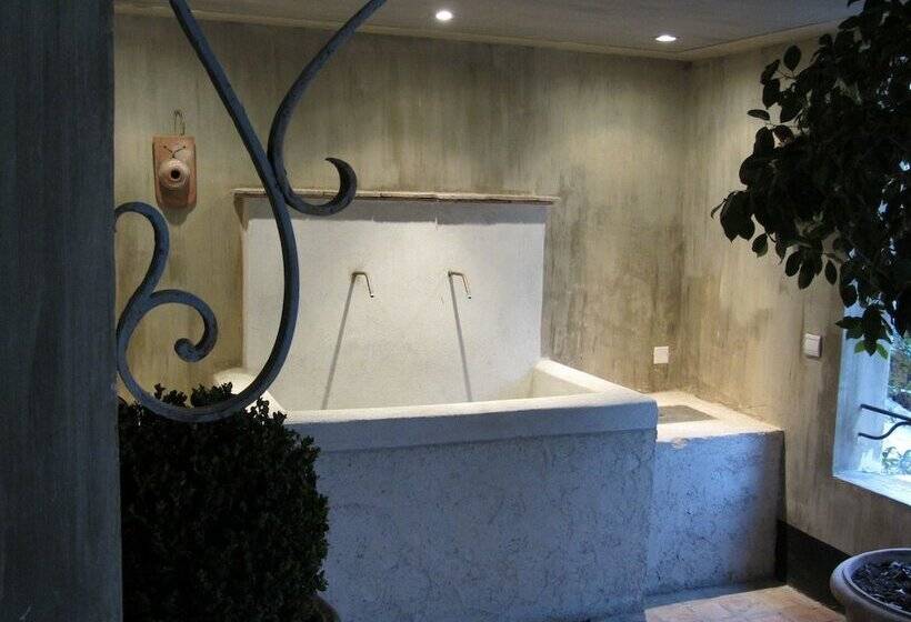 Отель Les Rosées