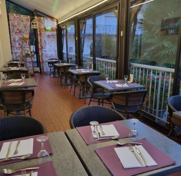 فندق Logis Hôtel Restaurant Les Carillons