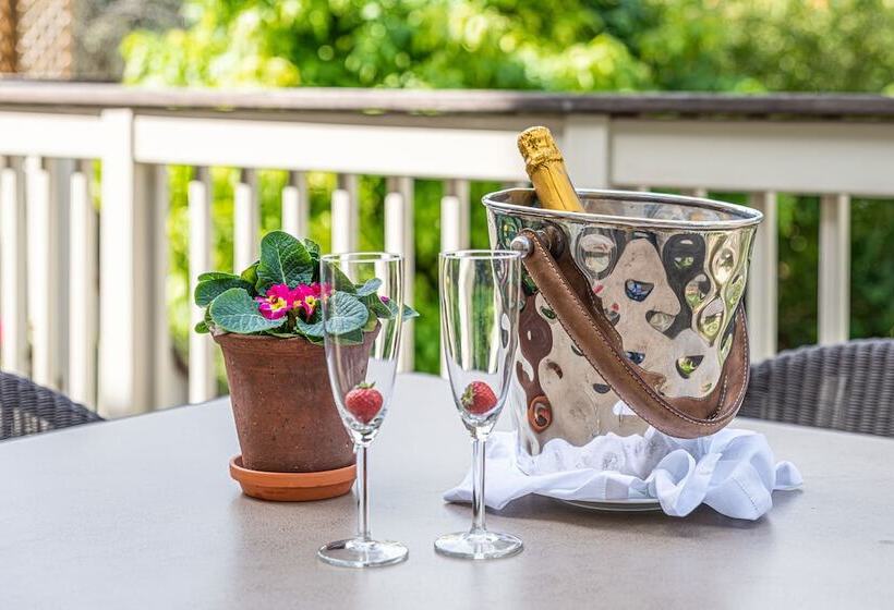 Отель Lorne House Bed & Breakfast