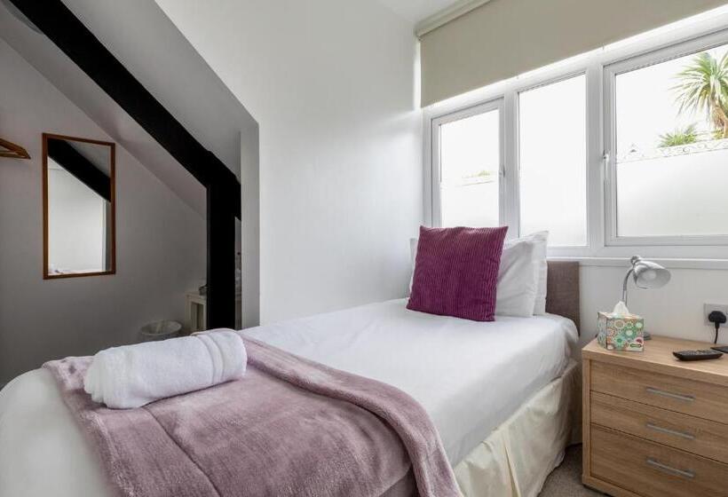 בית מלון כפרי Oasis House