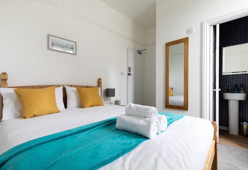 בית מלון כפרי Oasis House